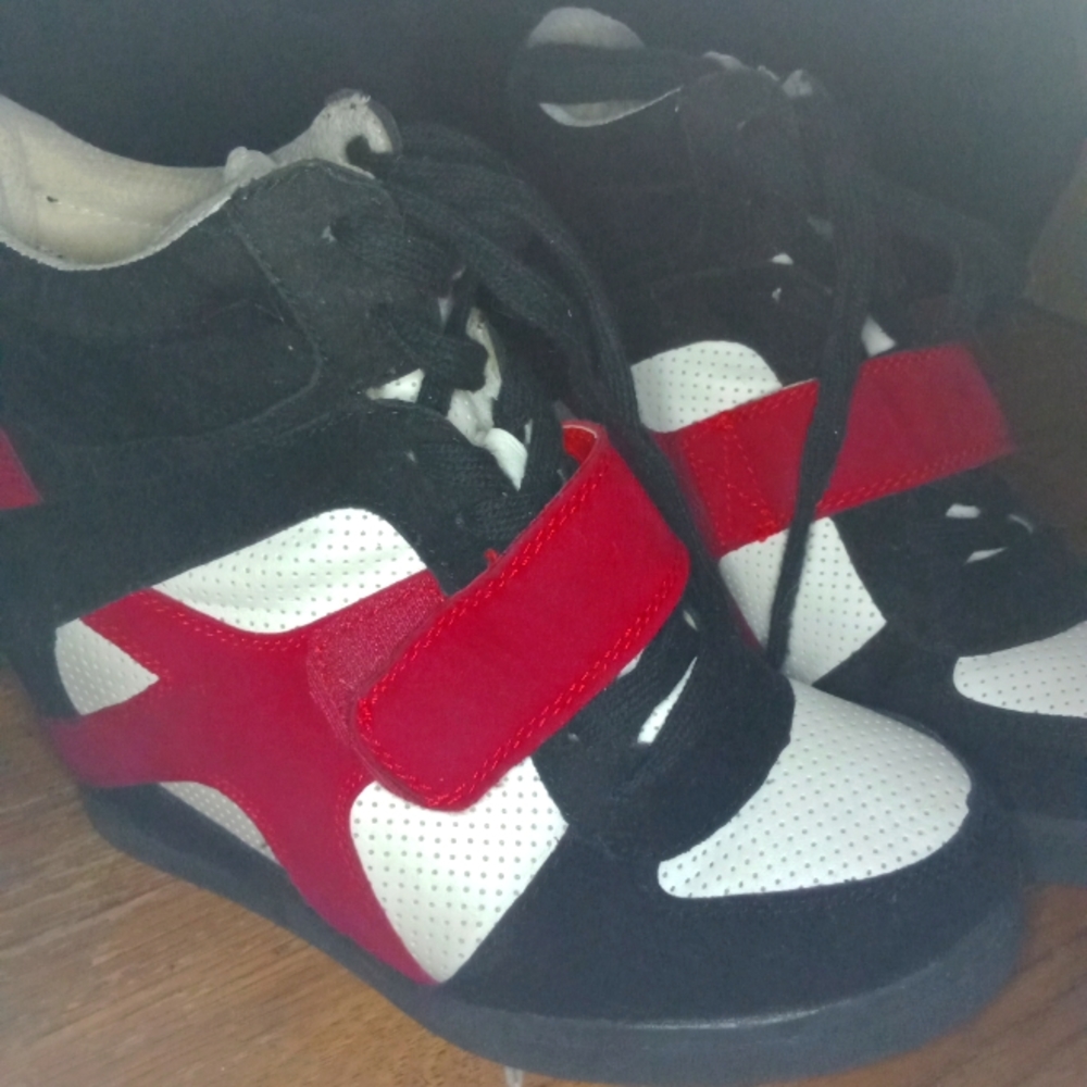 Wedge heels